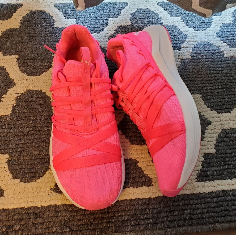 Puma tennis shoes